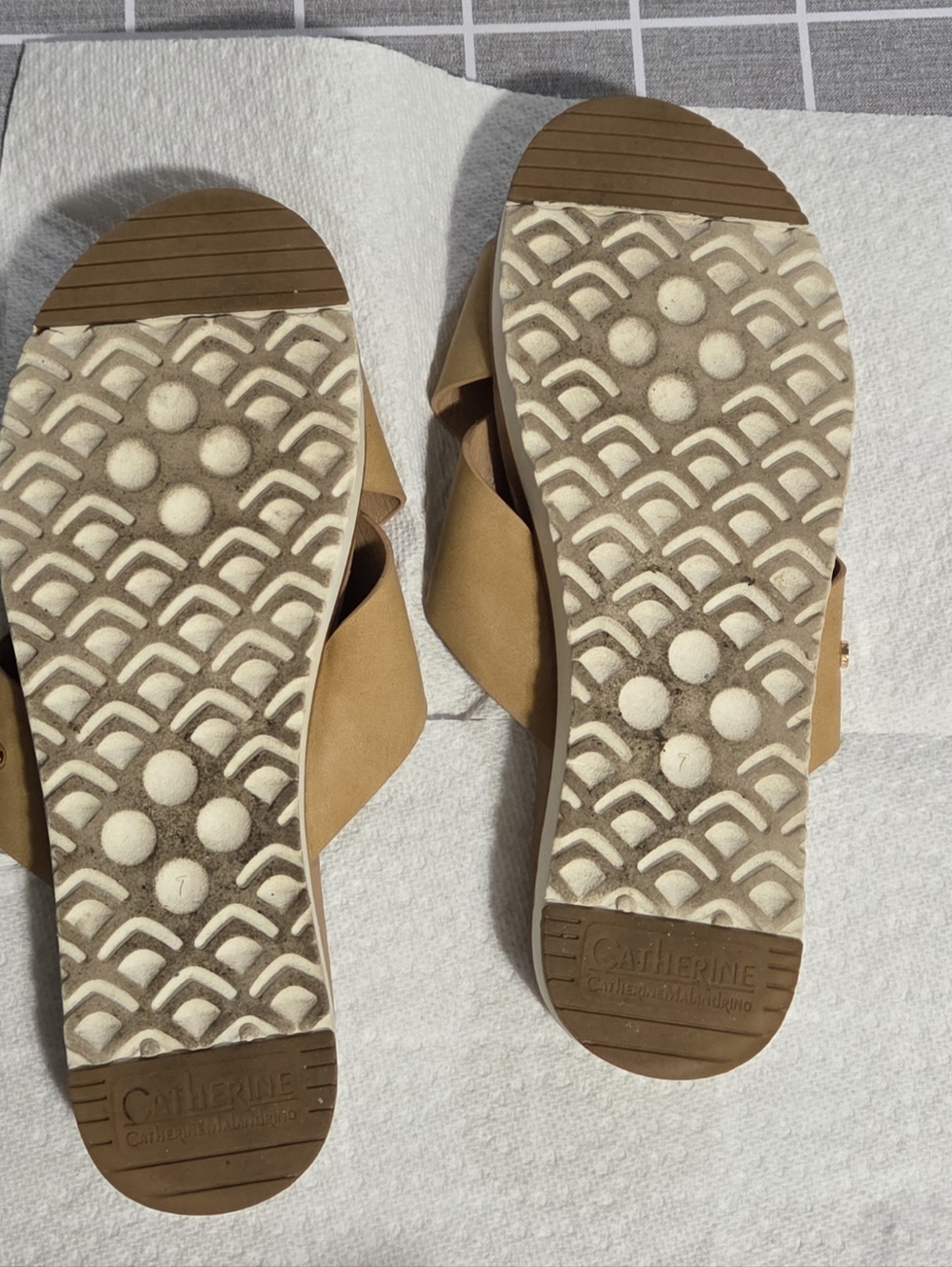 Catherine Malandrino Tan Cross-Strap Sandals - Picture 3 of 3